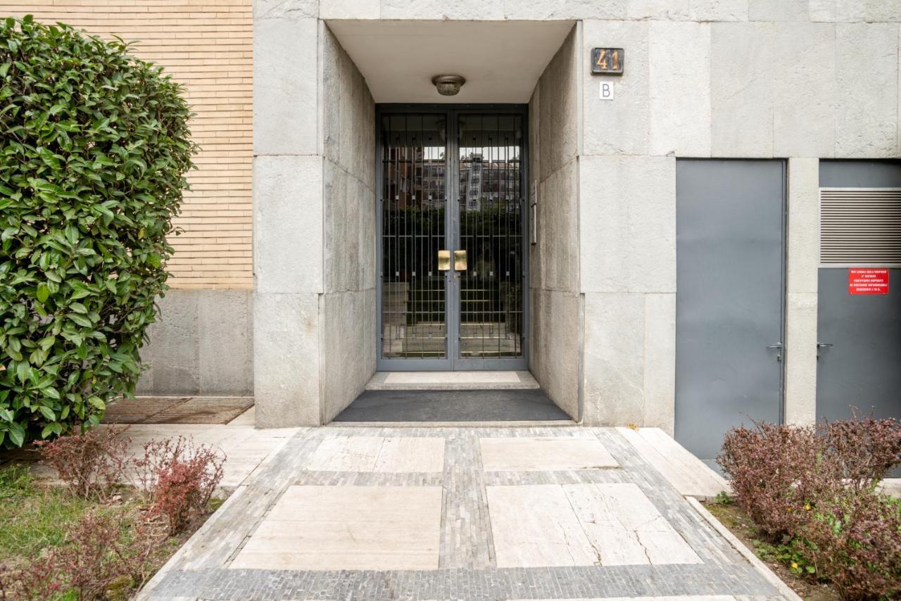 Appartamento Elegante Bilocale in Zona Tortona Milano Esterno foto